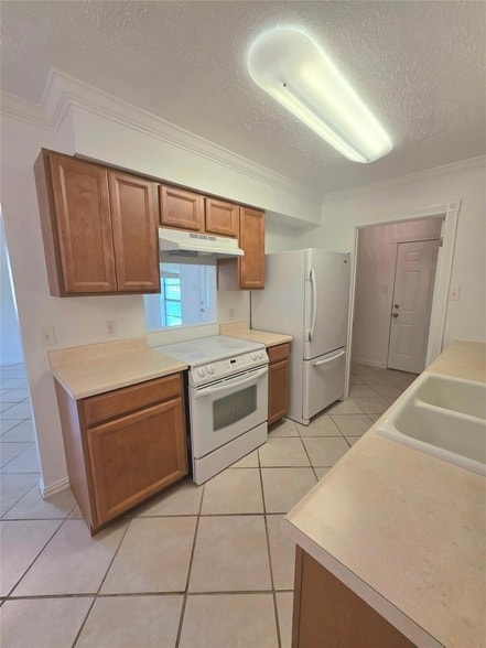 Photo - 15208 Spring Hill Ln Unit B