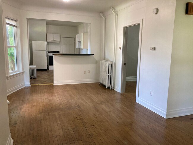 Photo - 224 E 6th St Unit Apt 1