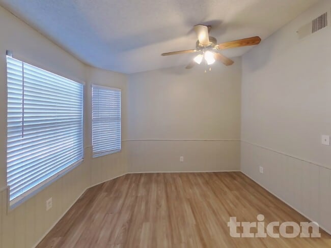 Photo - 528 Dutchman Ave