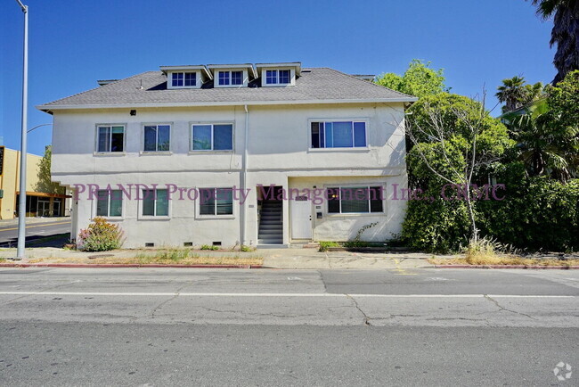 Building Photo - Downtown San Rafael Studio Apartment