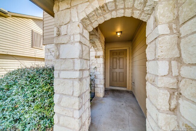 Photo - Charming Home Awaits: Spacious & Modern Li...