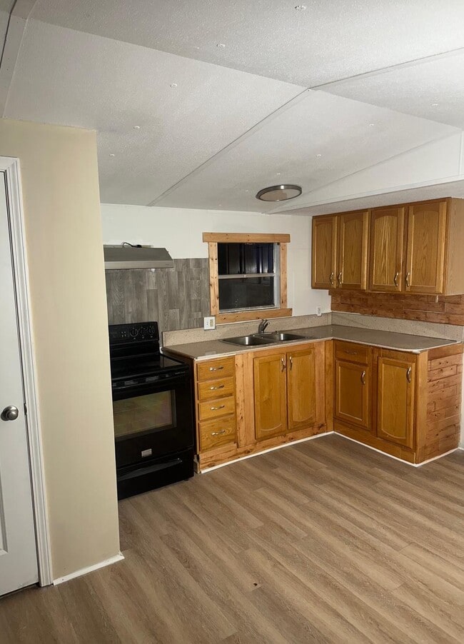 Building Photo - Bryson Mobile Home