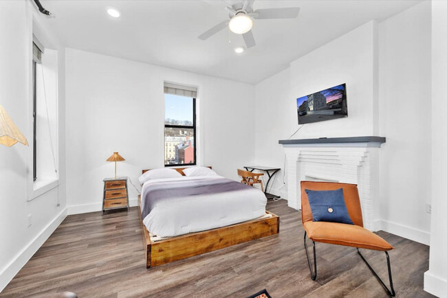 Building Photo - 18 W Elder St Rental