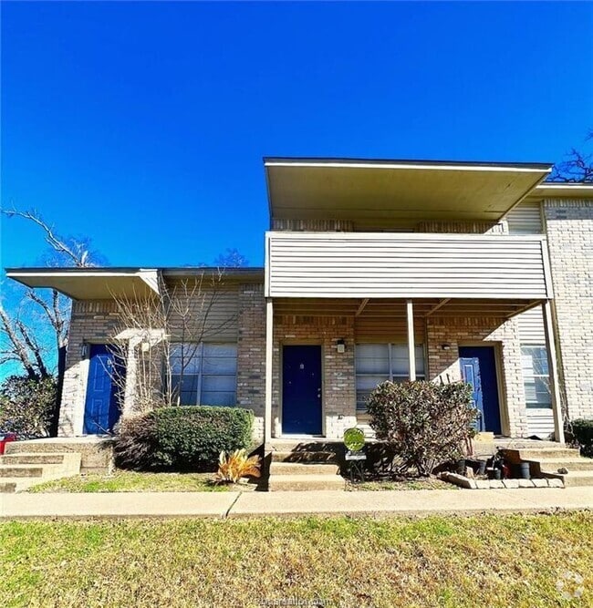 Building Photo - 906 Spring Loop Rental