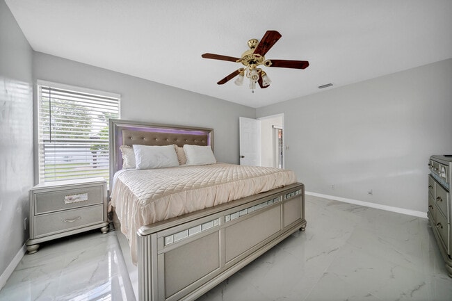 Photo - 113 Madrid St