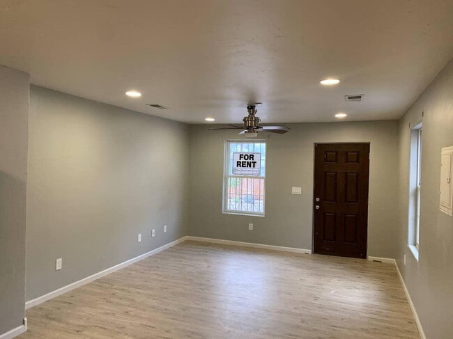 Photo - 508 Coal Ave SE