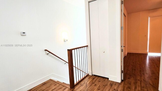 Photo - 460 NE 35th Ct