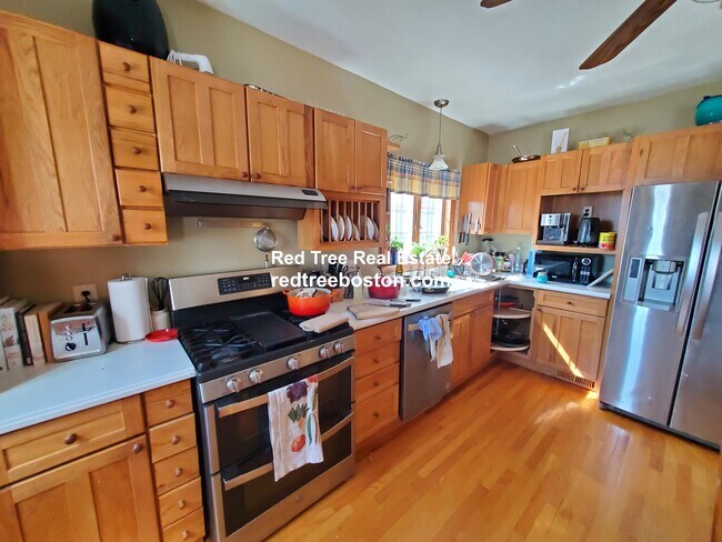 Photo - 121 Lowell St