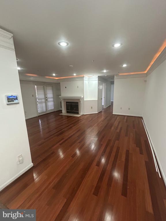 Building Photo - 9811 Lake Point Ct Unit 104