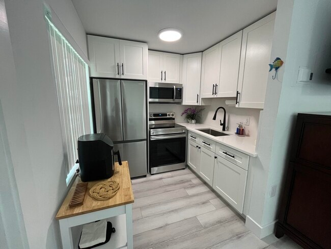 Photo - 2060 NE 1st St Unit 2