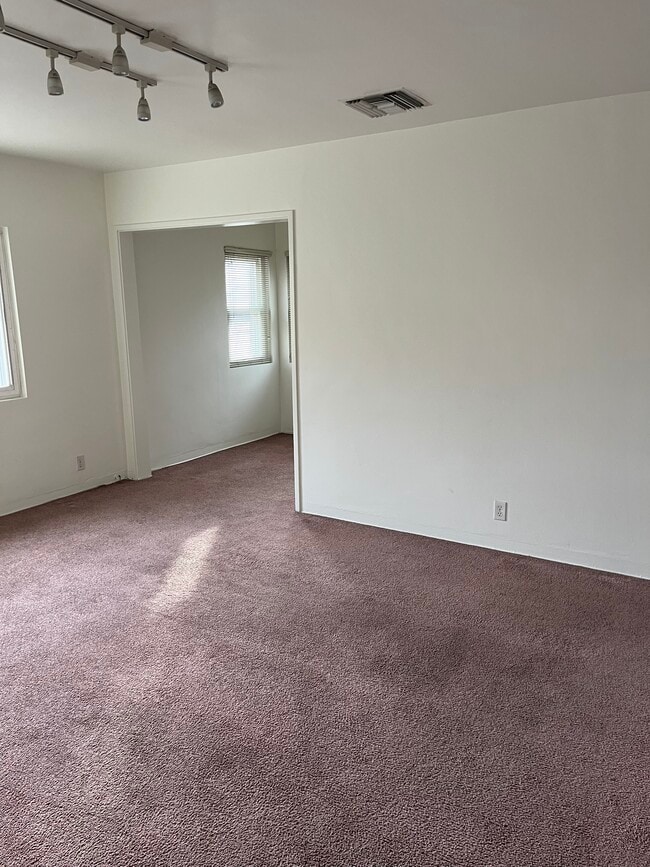 Sala de estar - 811 E Nutwood St