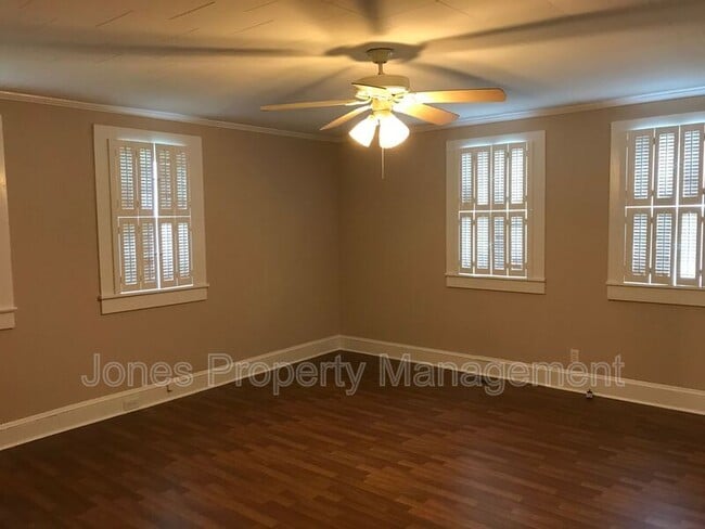 Photo - 812 Power St