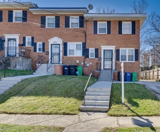 Building Photo - 821 Maury Ave