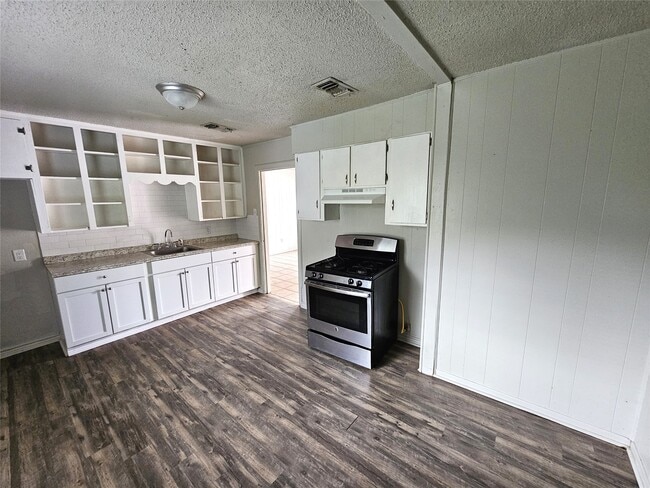 Photo - 3018 Robinson Blvd