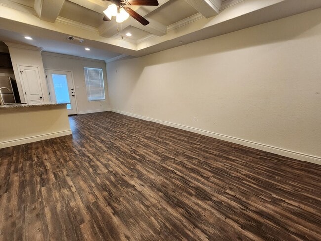 Photo - 3/2.5/1.5 Fourplex with Granite Countertops, 9ft Ceilings, Fridge, Washer, Dryer / NBISD