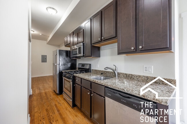 Building Photo - 2146 W Chicago Ave Unit 1R Rental