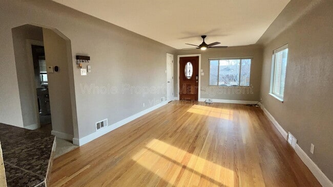 Photo - 4115 Hooker St