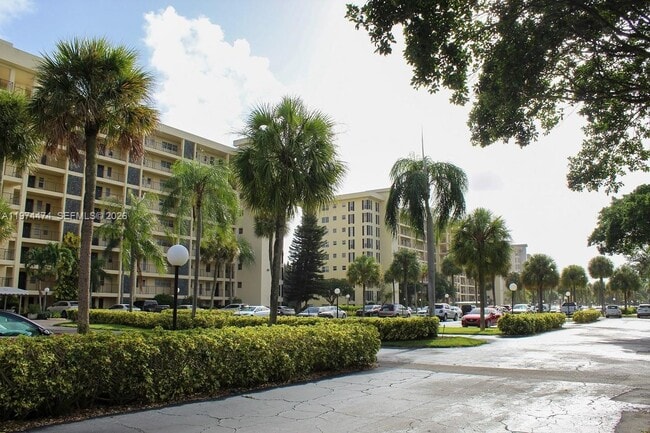 Photo - 2900 N Palm Aire Dr Unit 108