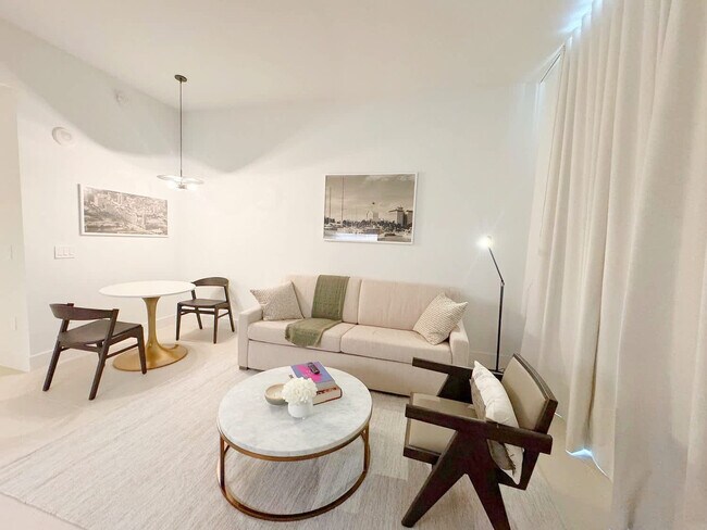 Building Photo - 159 NE 6th St Unit FL48-ID1332433P