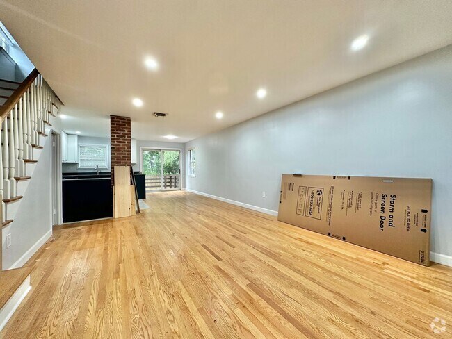 Building Photo - 652 Prospect St Rental