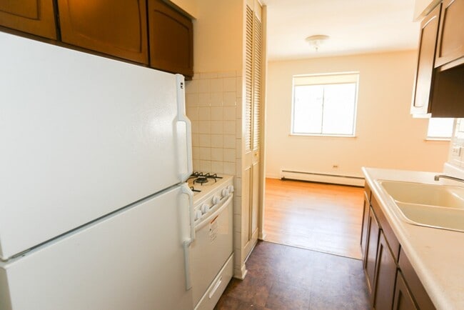 Photo - 502 W Briar Pl Unit J08W