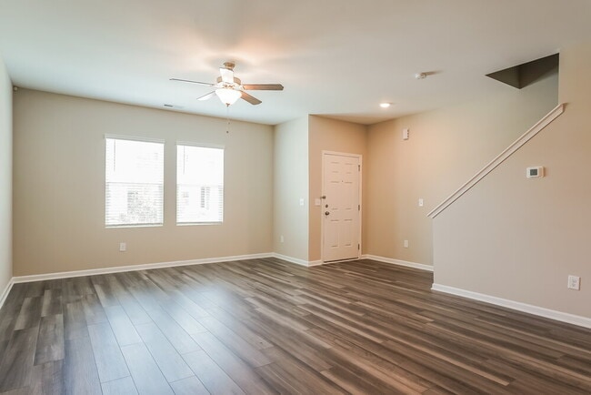 Photo - 547 Landing View Dr