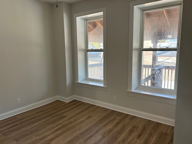 Photo - 137 S Batavia Ave Unidad D