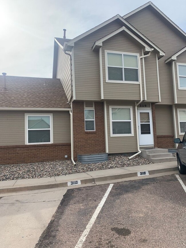 Two story 2 bedroom townhome - Two story 2 bedroom townhome