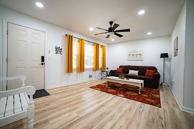 Photo - 369 Crane Dr