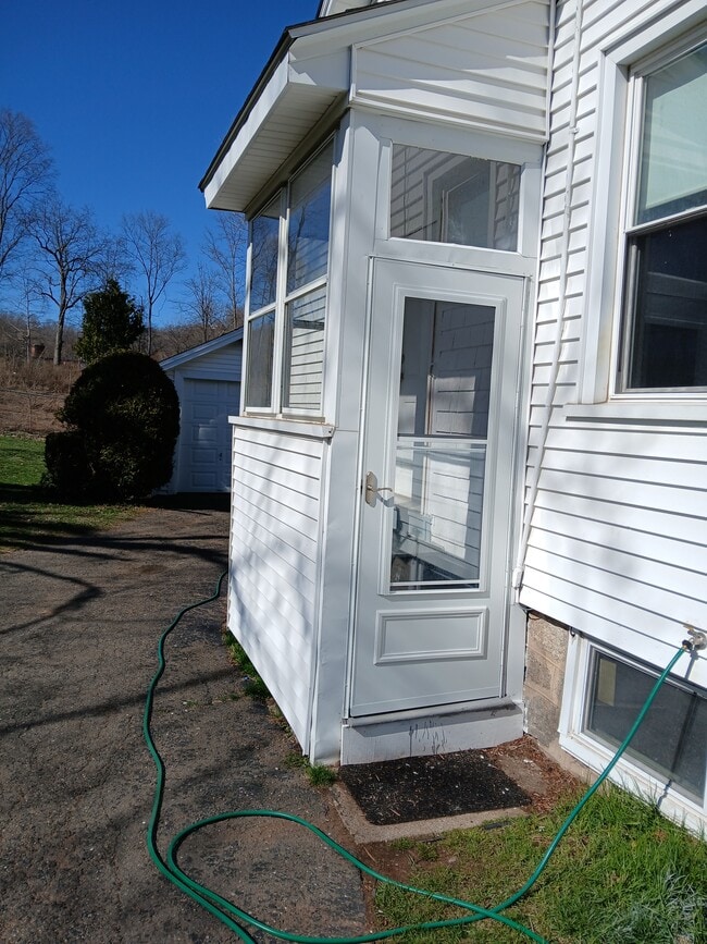 Photo - 293 Foxon Rd