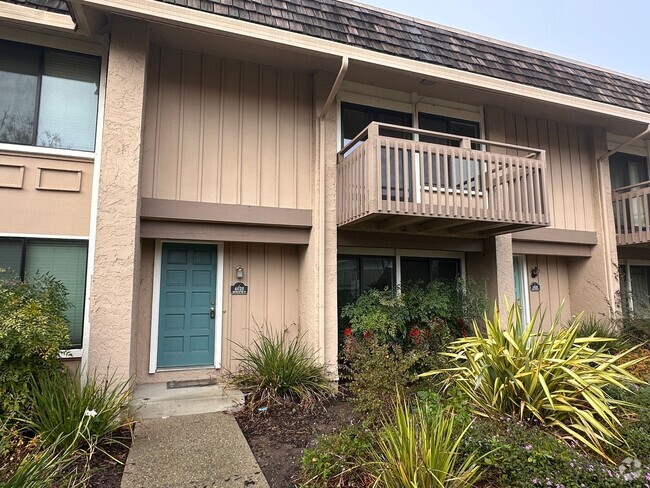 Building Photo - Updated and Fresh 3 Bedroom 2.5 Bathroom i... Rental