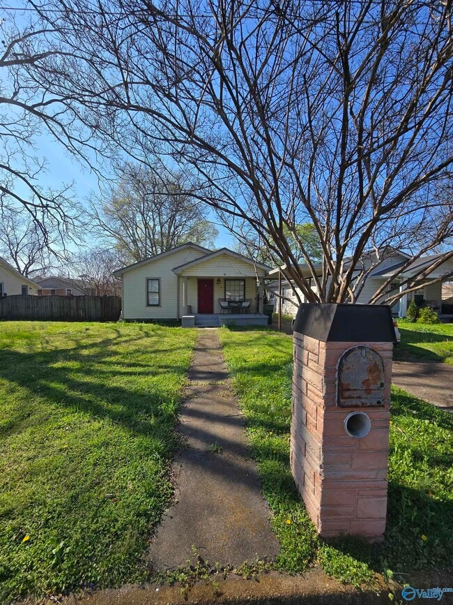 Photo - 410 McCullough Ave NE