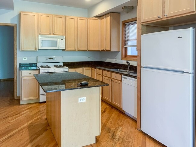 Photo - 1103 W Cornelia Ave Unit 1103-2