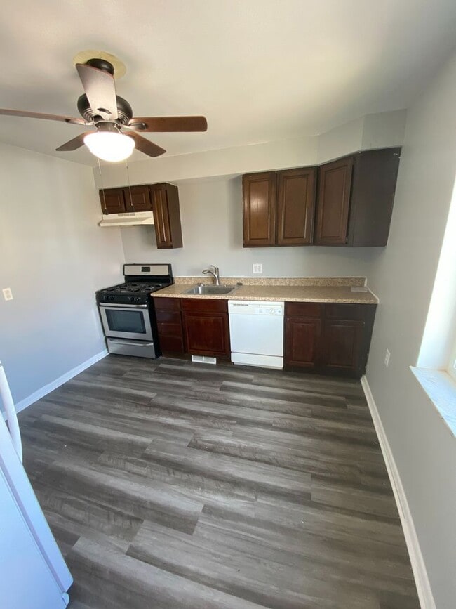 Building Photo - 2312 Eccles St Unit Second Floor