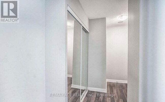 Photo - 25 Town Centre Court Unité 1202