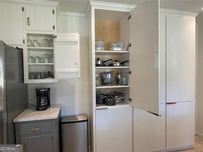 Photo - 370 Herrington Dr NE