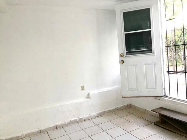 Photo - 1402 High St Unidad A