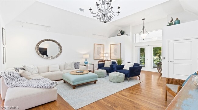 Photo - 877 7th St S