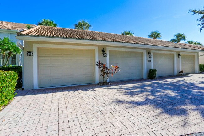 Building Photo - ** 3/2 VERY NICE TOWNHOUSE AVAILABLE FOR S...