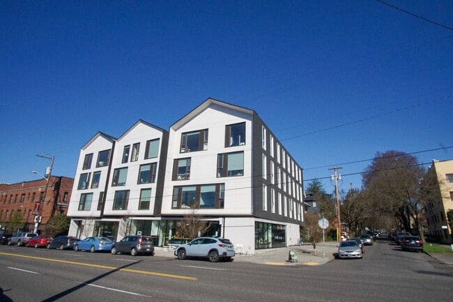 Building Photo - Modern 2-Bedroom w/Washer & Dryer Ready Late March! Unit 205