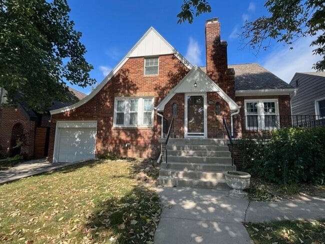 Photo - Aksarben Tudor For Rent