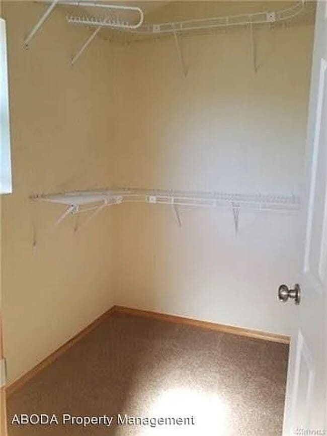 Photo - Spacious 4 Bedroom Townhome with Private F...