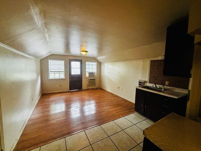 Photo - 1025 Madison St Unit C