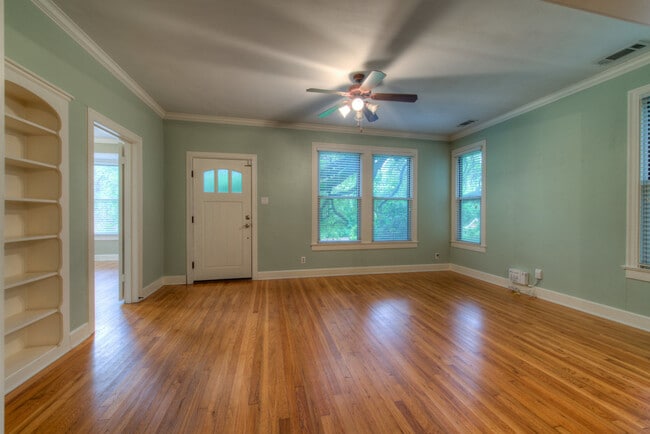 Photo - AVAILABLE AUGUST: Gorgeous, Remodeled 4 bed / 3 bath Hyde Park Area Home
