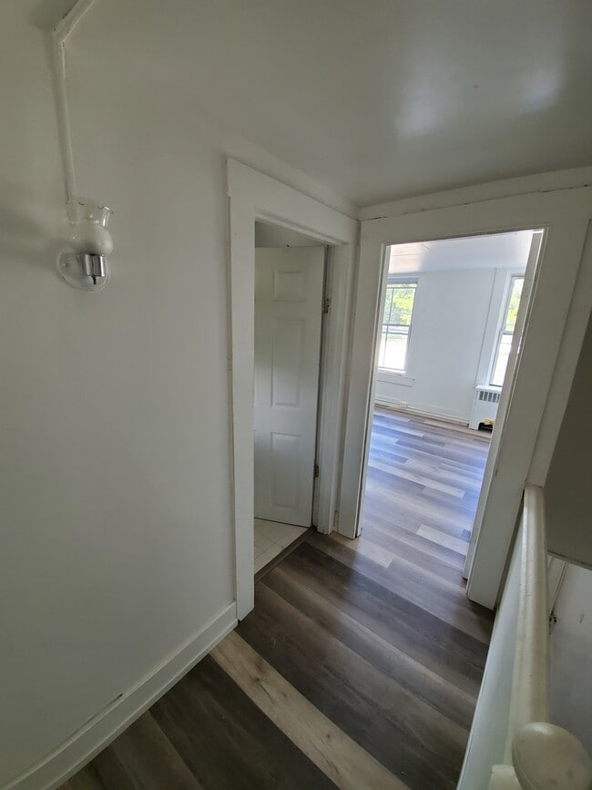 147 King George St