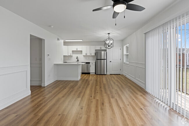 2 BR, 1BA - 900SF - Dining Room