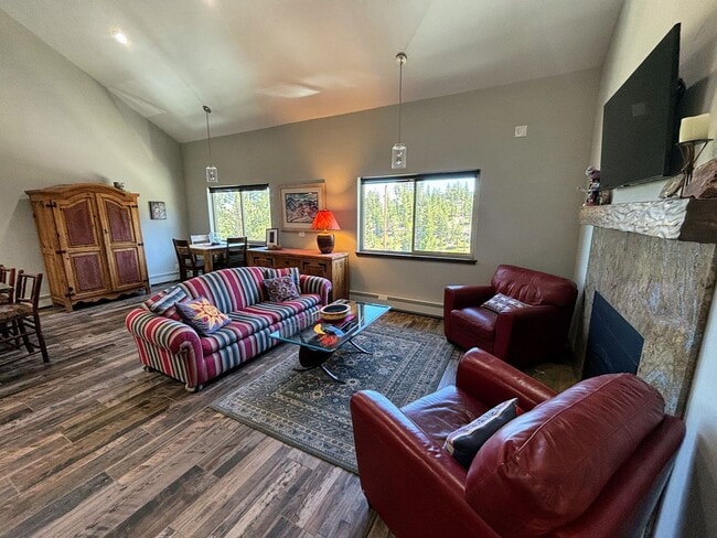 Building Photo - Beautiful Lake Tahoe 3 bedroom condo!