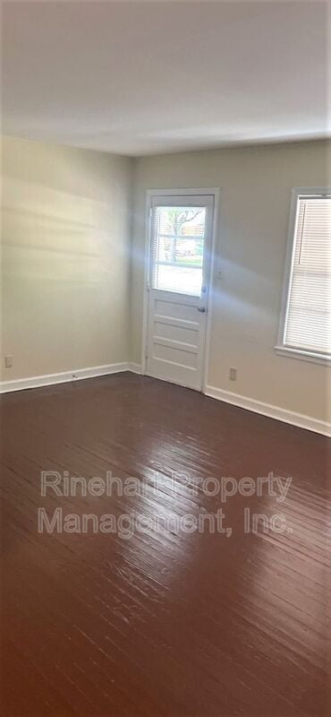 Photo - 352 Scoggins St