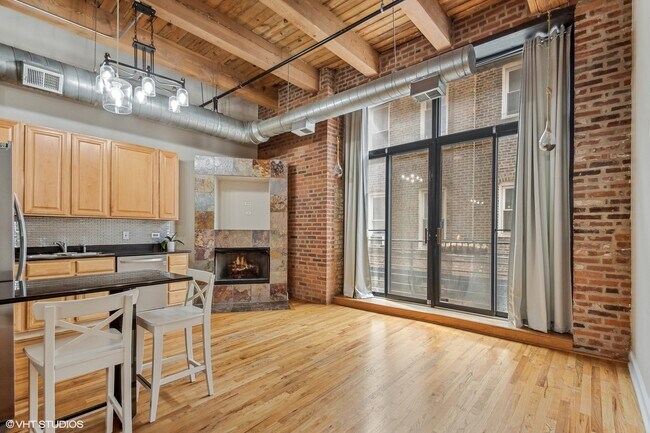 Photo - 2735 W Armitage Ave Unit 108