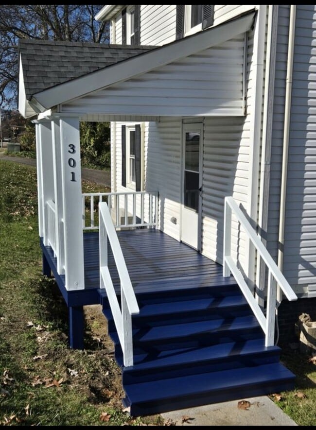 Photo - 303 N Houston St Townhome